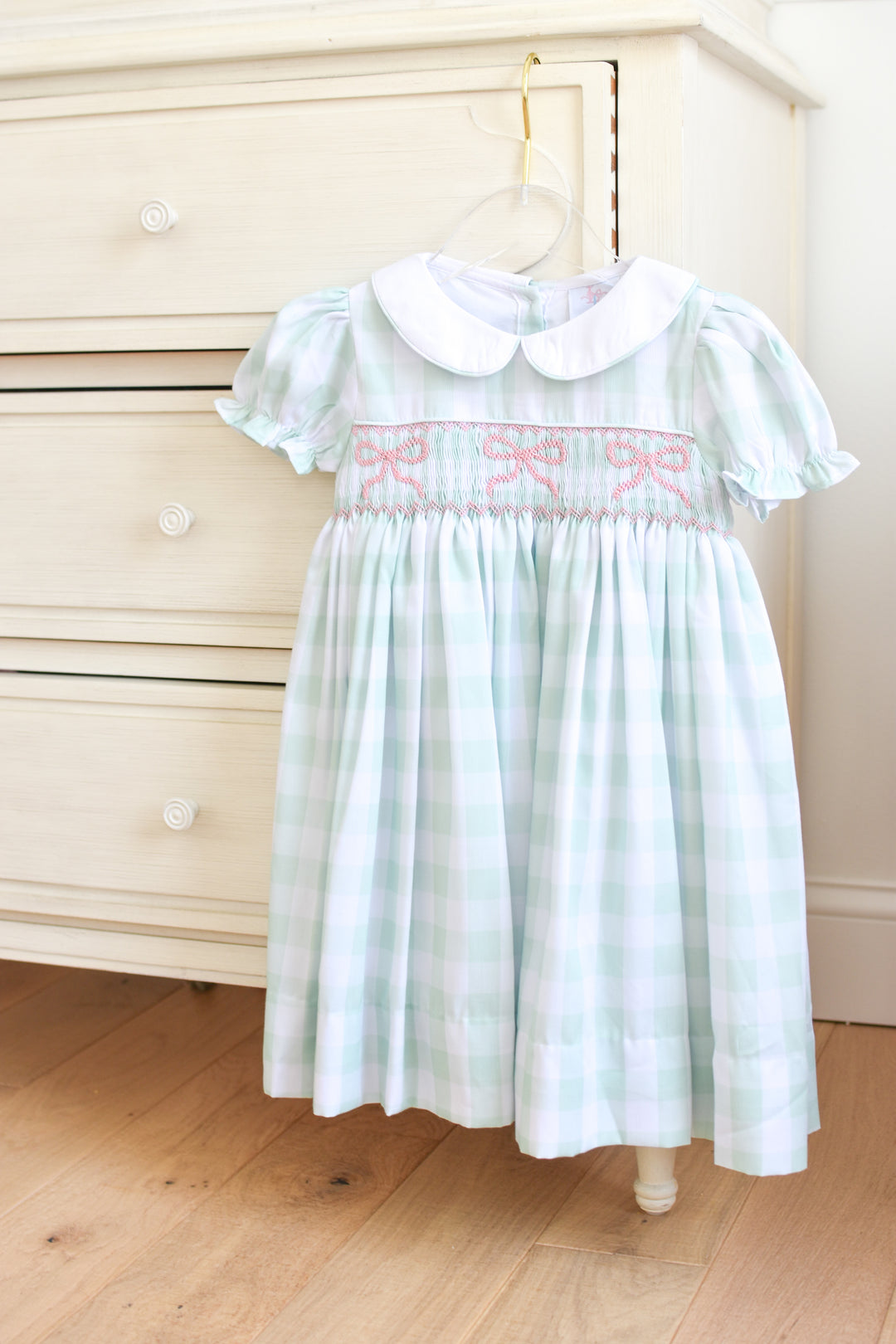 Green Gingham & Pink Bow Smocked Dress Lillie & Lilah Green Gingham & Pink Bow Smocked Dress Lillie & Lilah