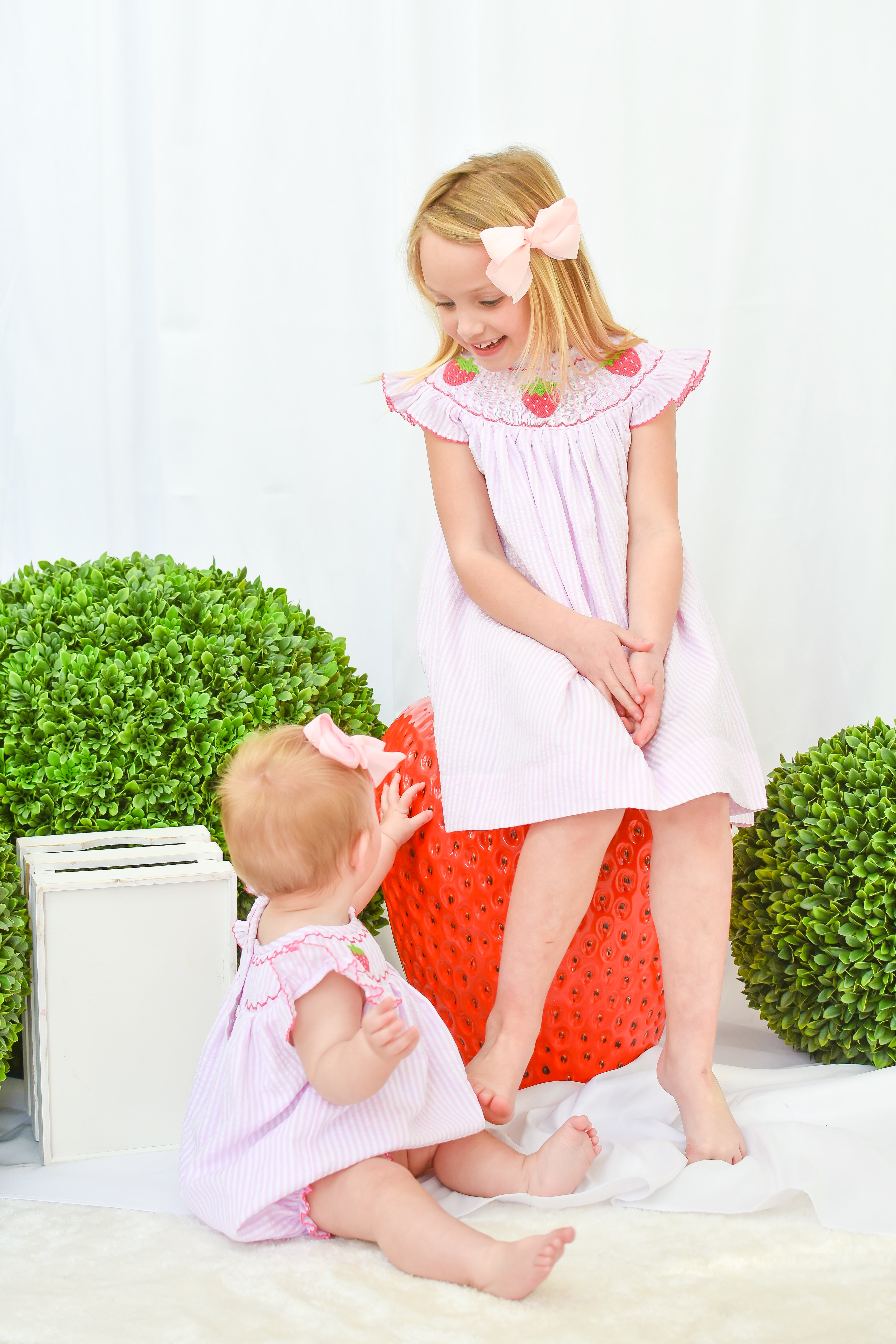 Sadie Strawberry Dress – Lillie & Lilah