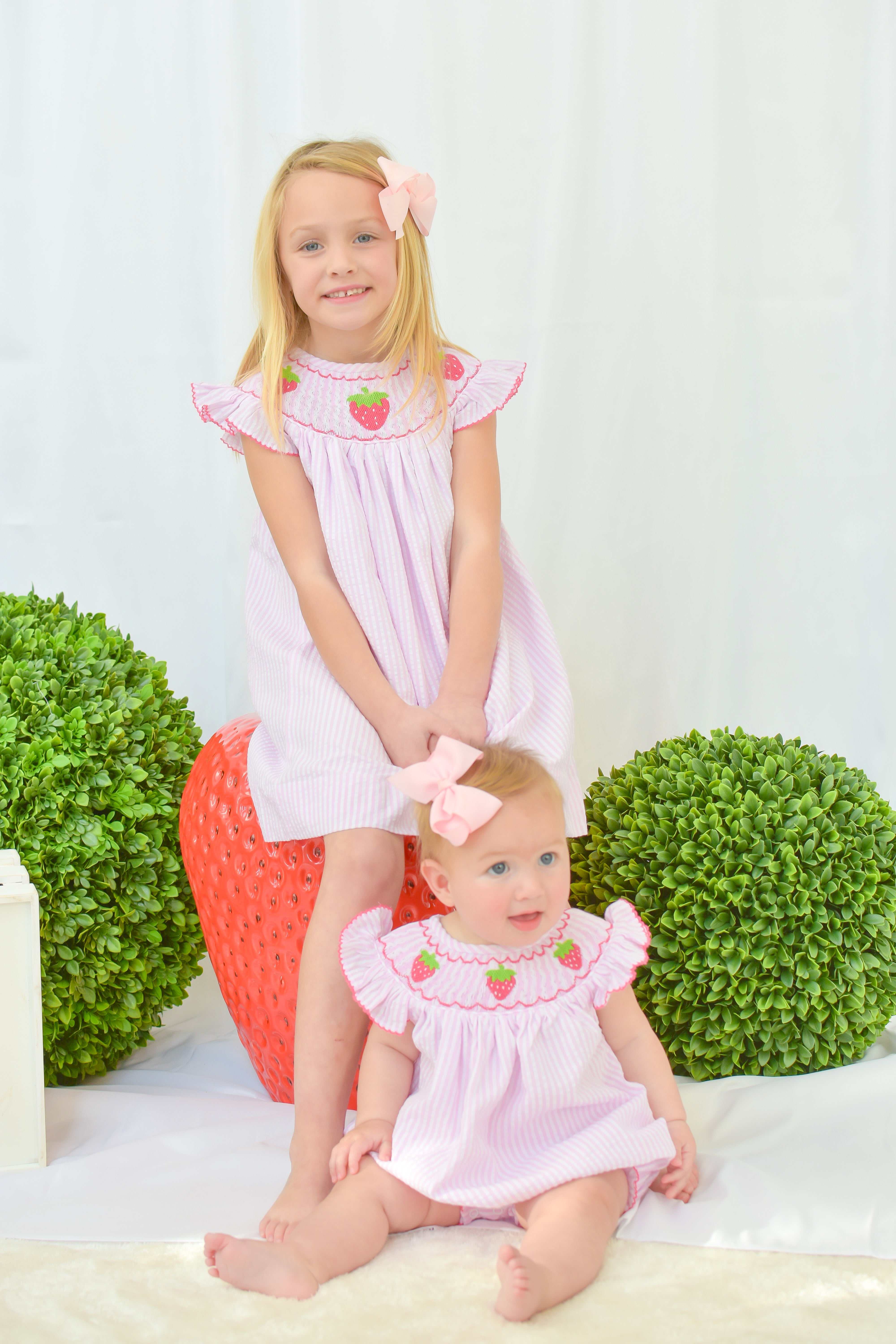 Sadie Strawberry Dress – Lillie & Lilah